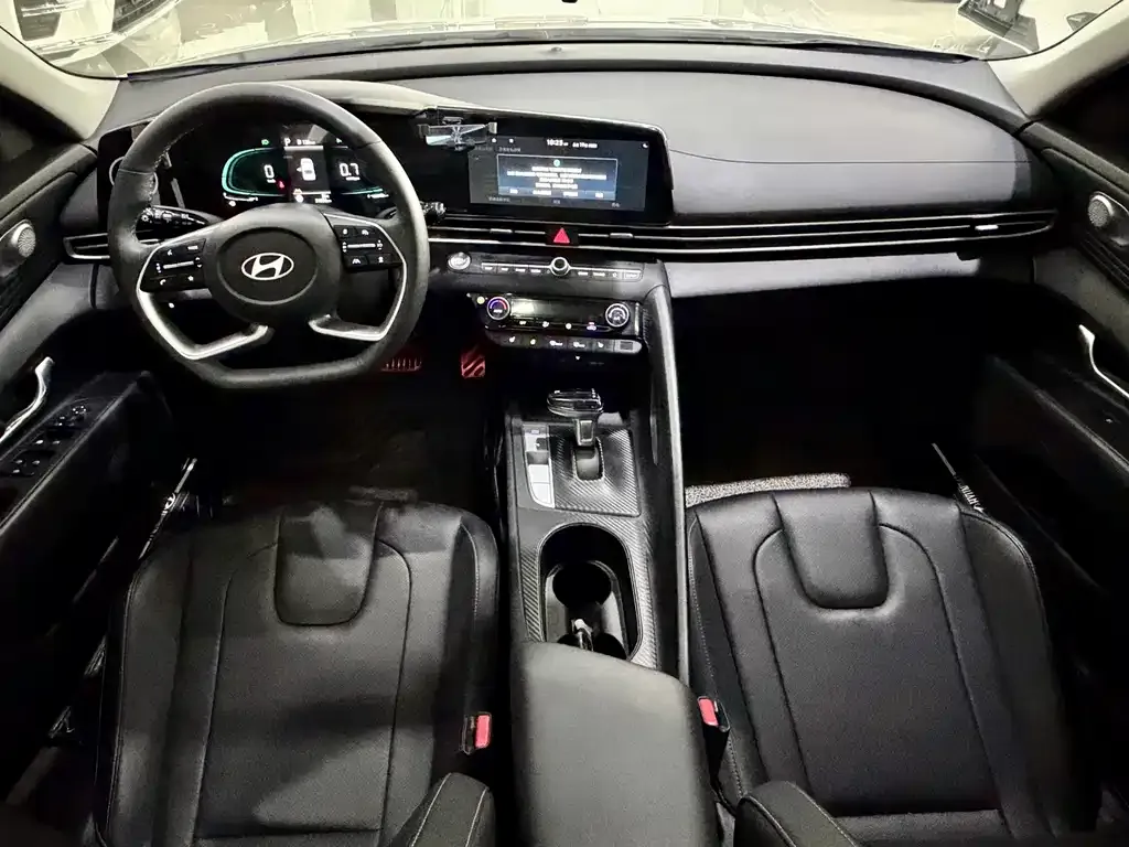 Hyundai Elantra — фото 3