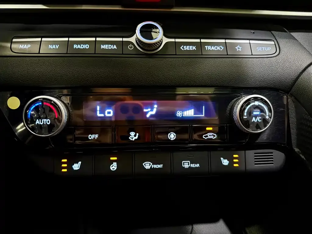 Hyundai Elantra — фото 10