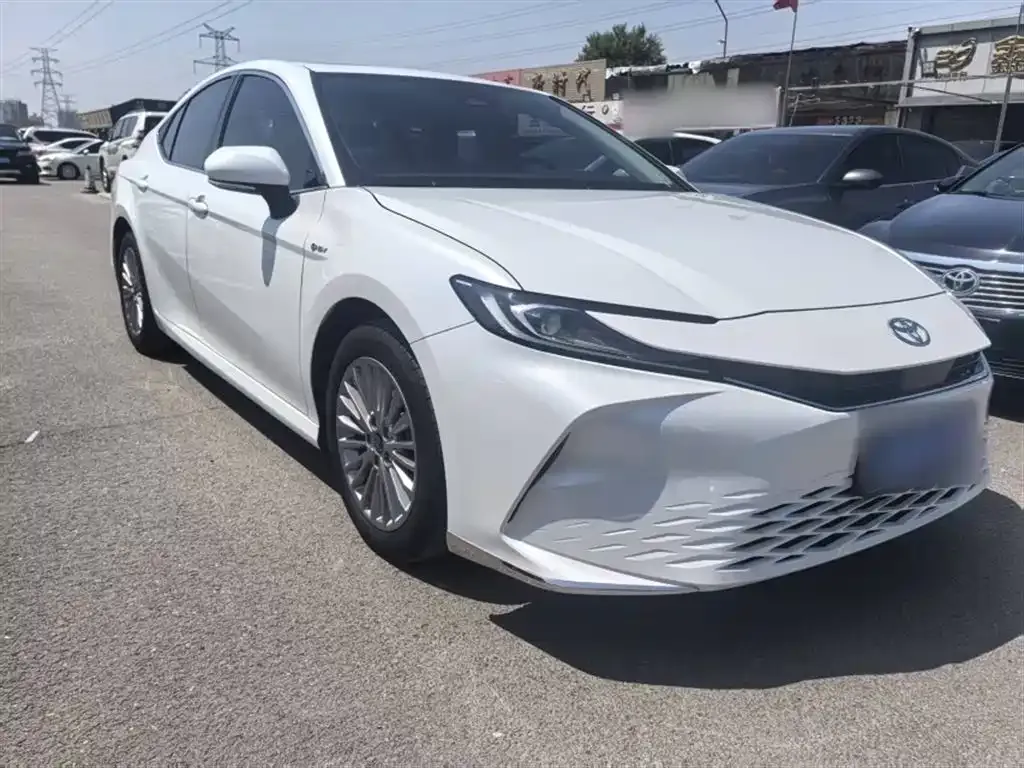 Toyota Camry — фото 9
