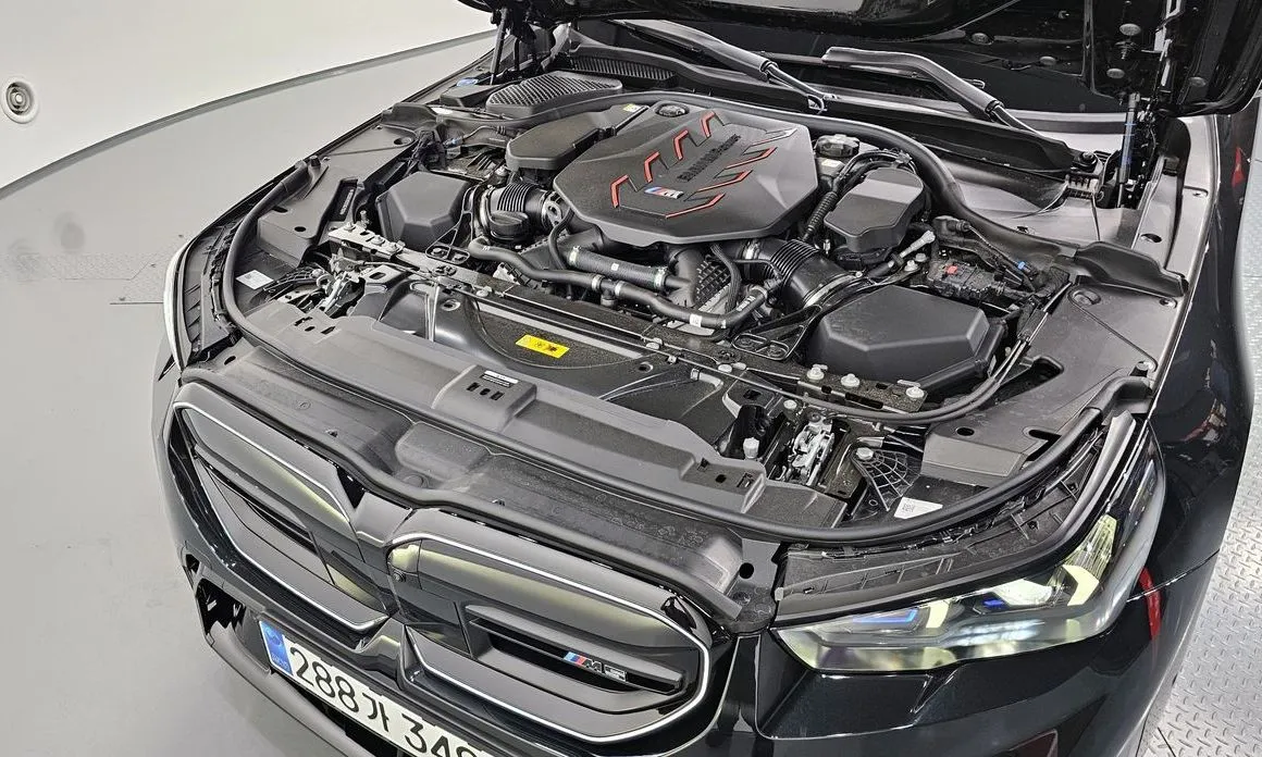 BMW M5 2025 из KR, фото 4