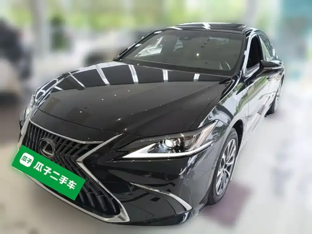 Lexus ES — фото 1