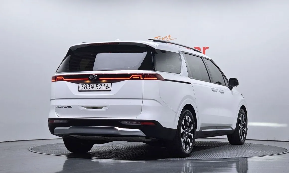 Kia Carnival — фото 4