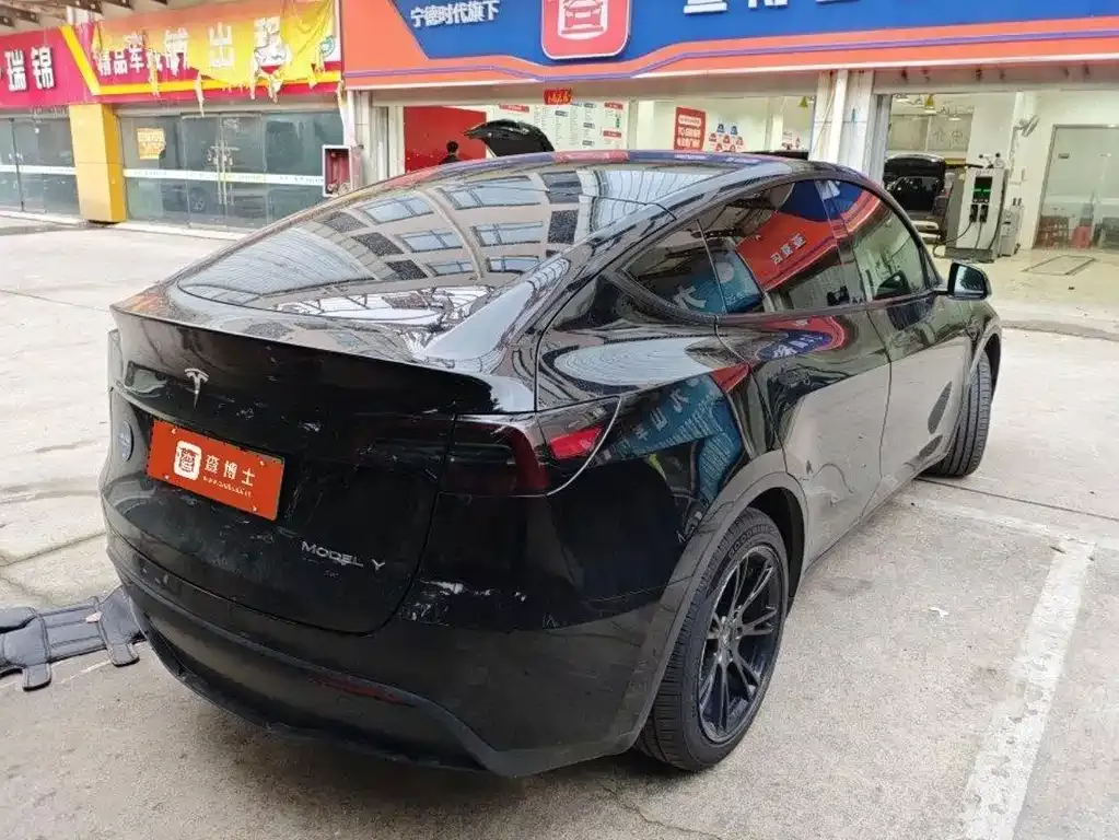 Tesla Model Y — фото 8