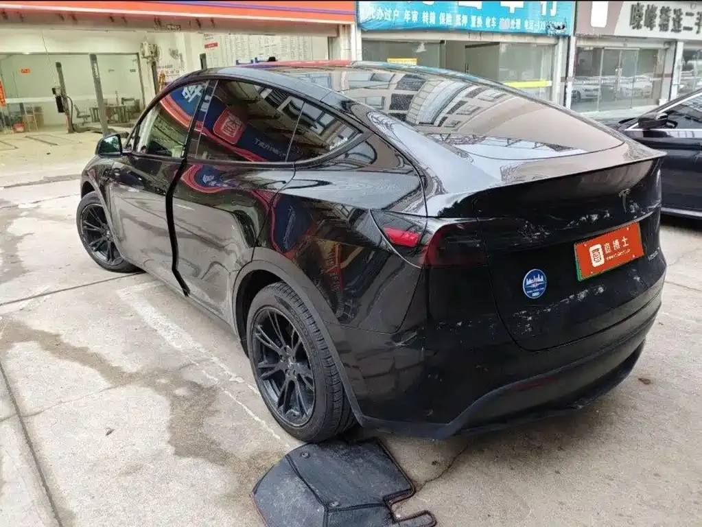 Tesla Model Y — фото 7