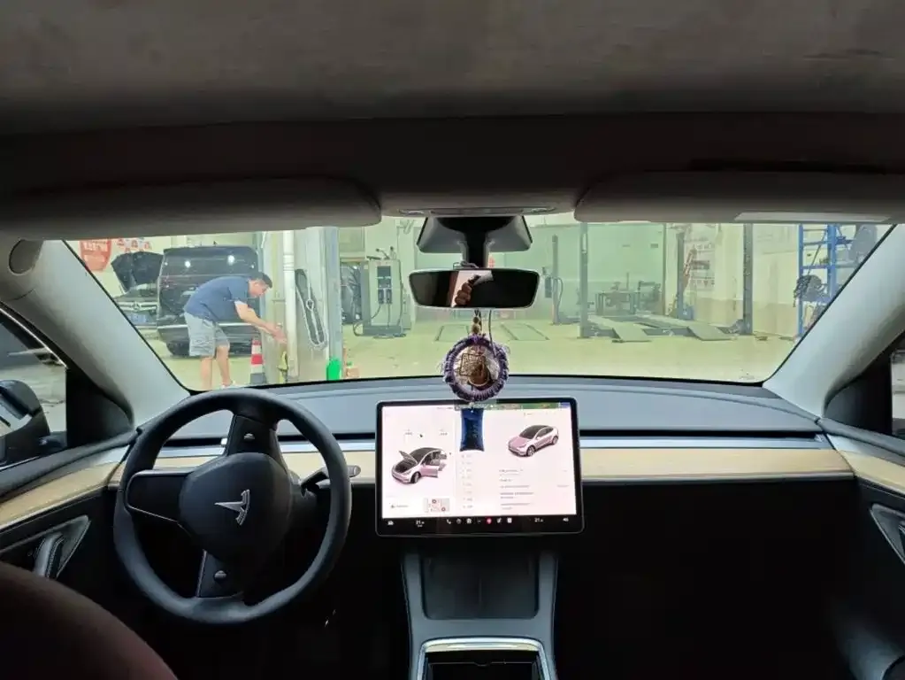 Tesla Model Y — фото 4