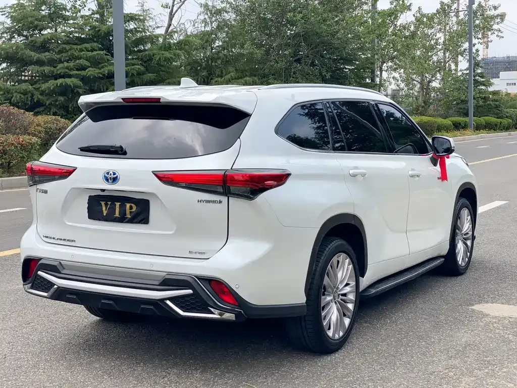 Toyota Highlander — фото 10