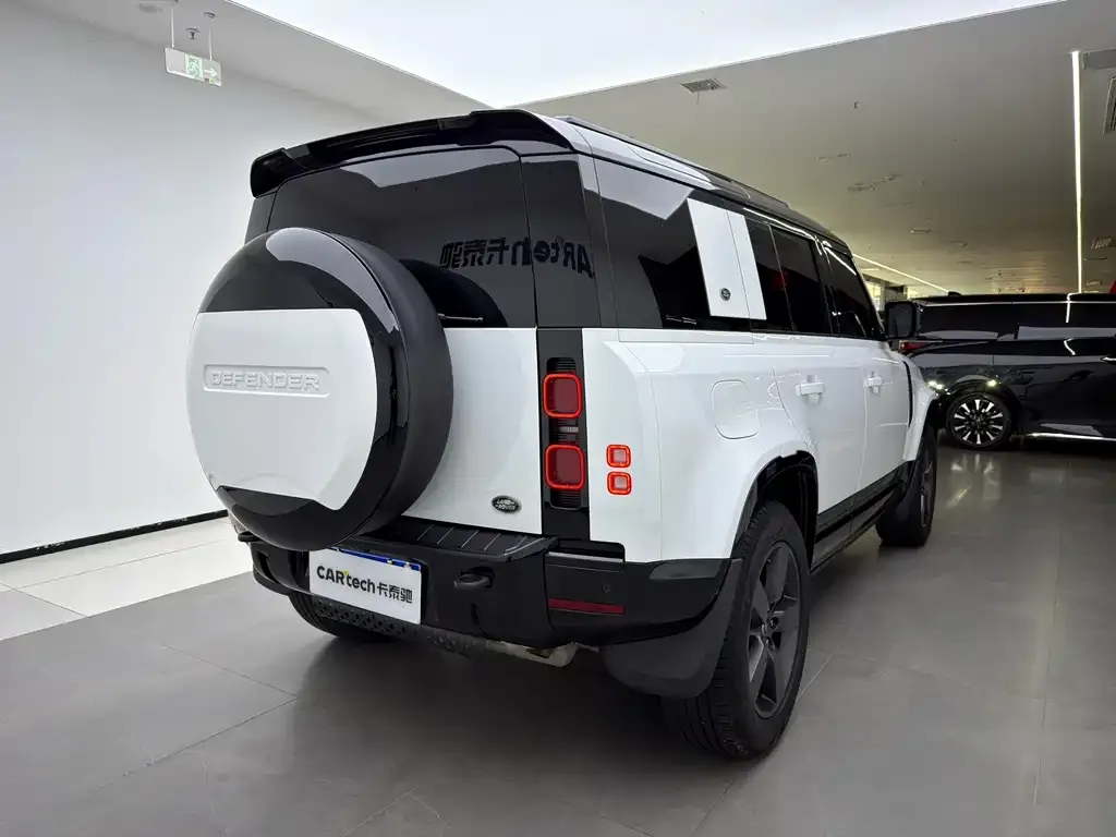 Land Rover Defender — фото 10