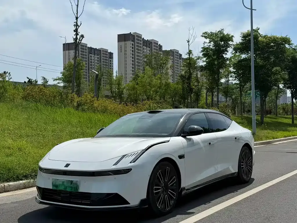 Lynk & Co 10 EM-P