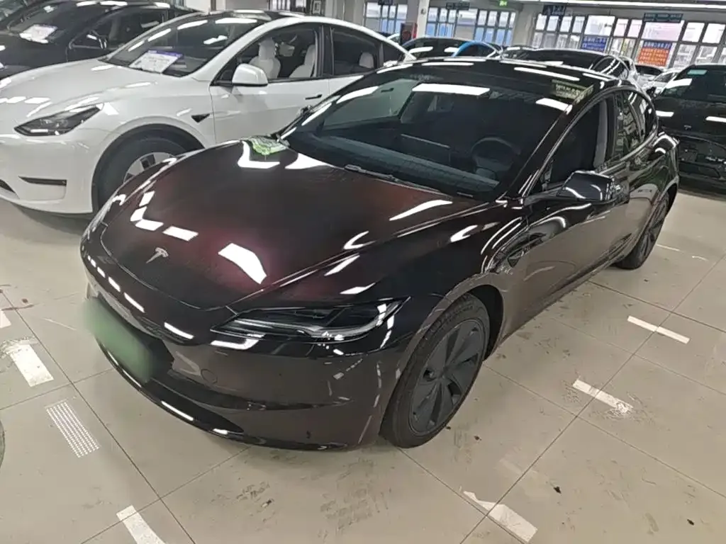 Tesla Model 3 — фото 1