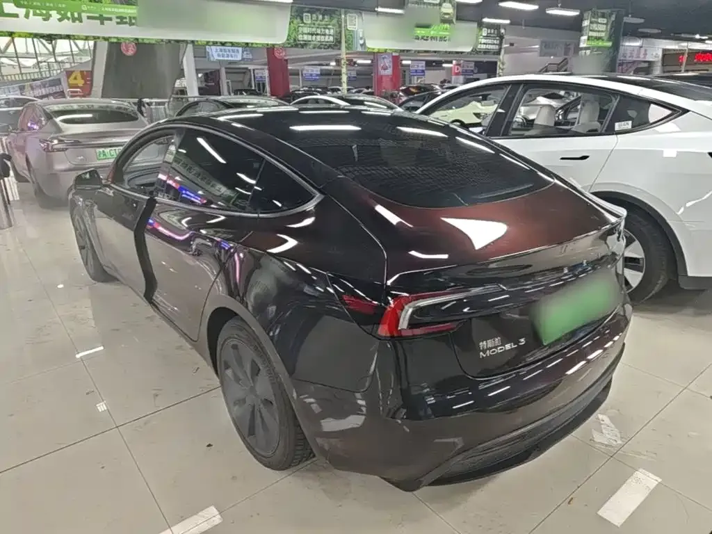 Tesla Model 3 — фото 10