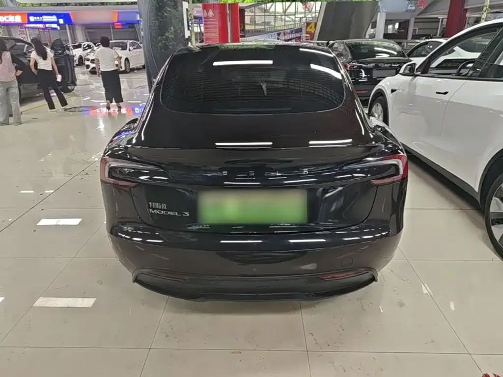 Tesla Model 3 — фото 3