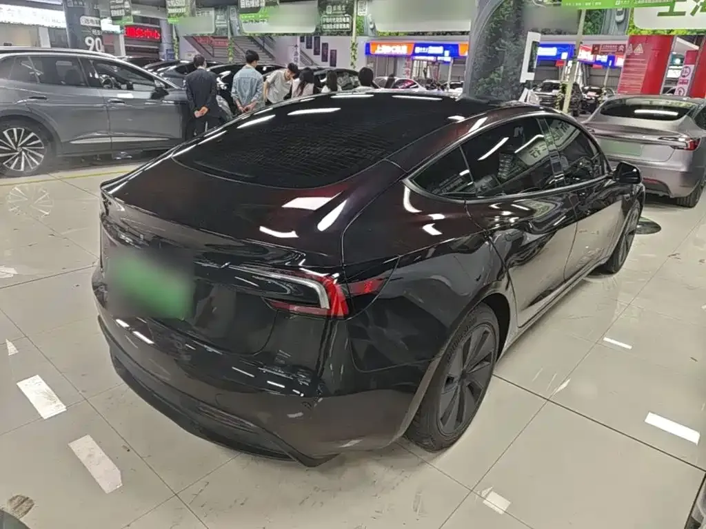 Tesla Model 3 — фото 8