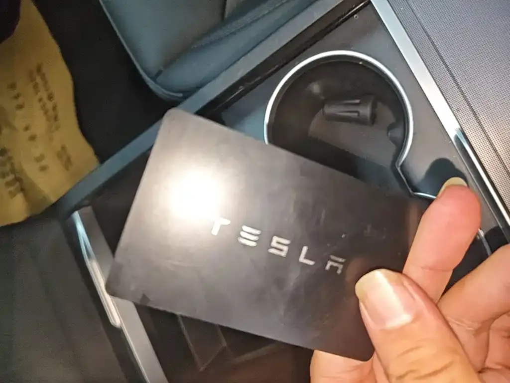 Tesla Model 3 — фото 4