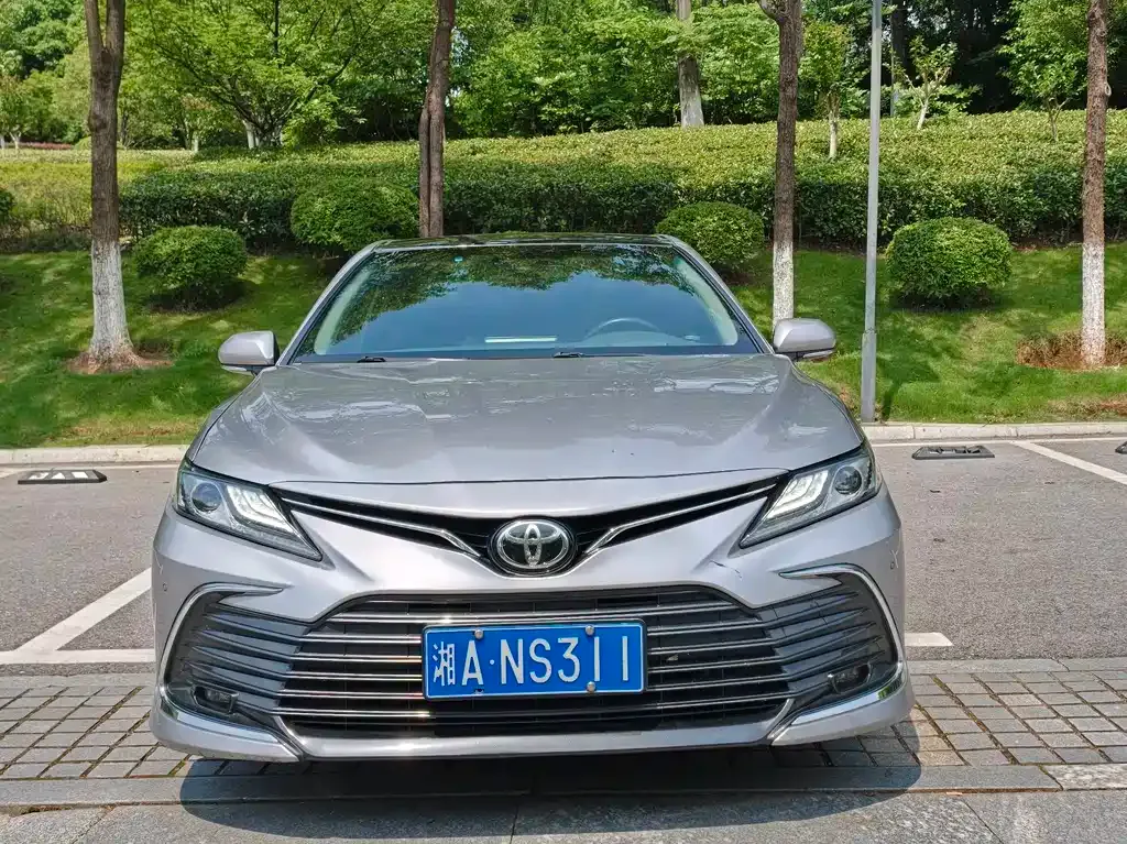 Toyota Camry — фото 5