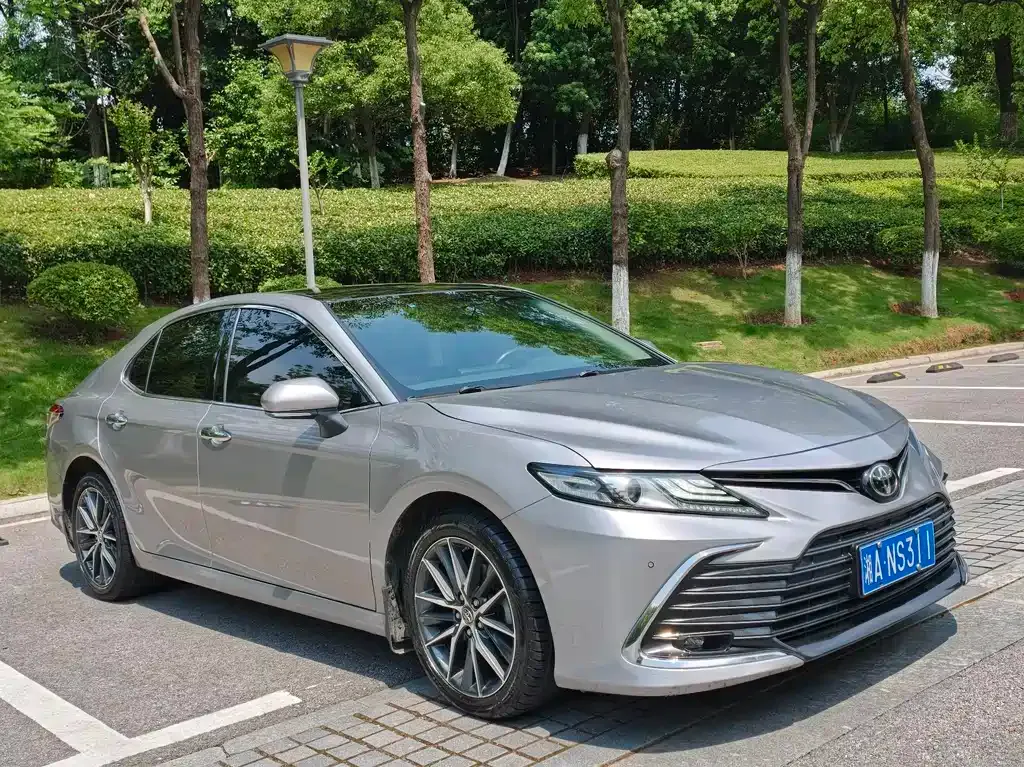 Toyota Camry — фото 9