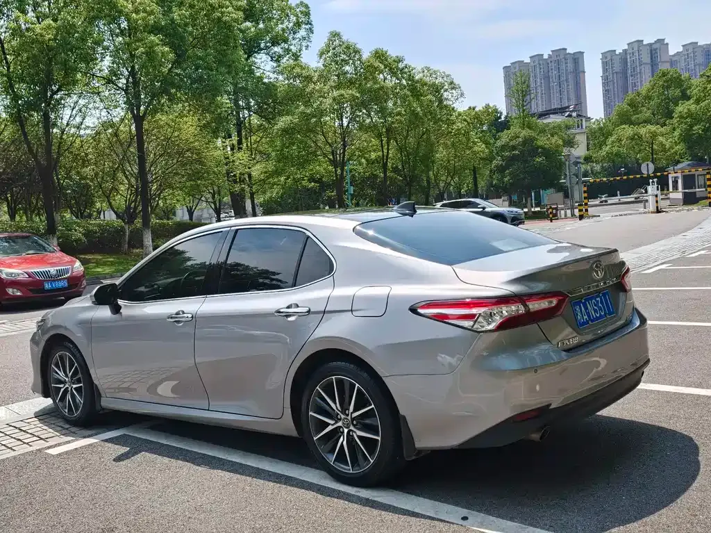 Toyota Camry — фото 8