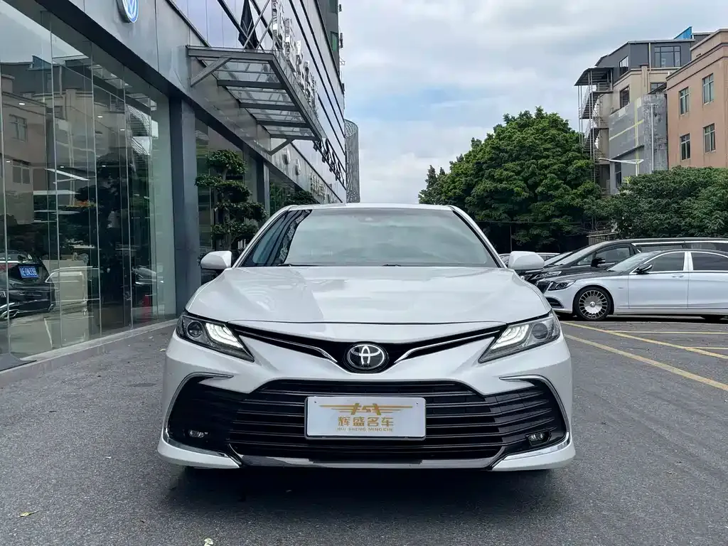 Toyota Camry — фото 3