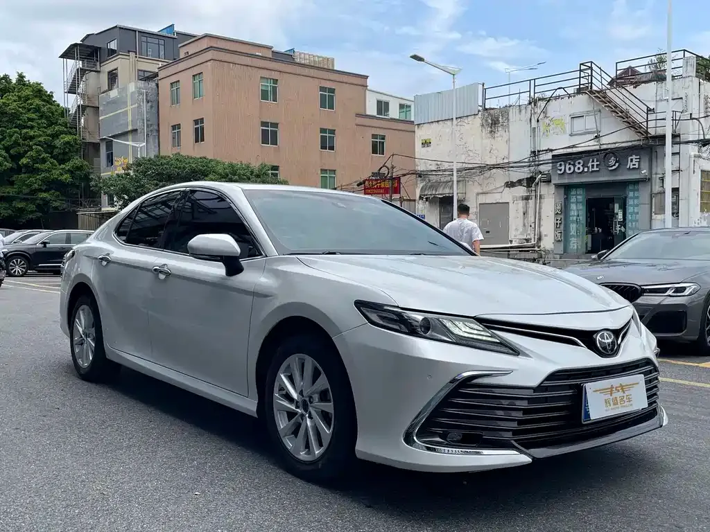 Toyota Camry — фото 7