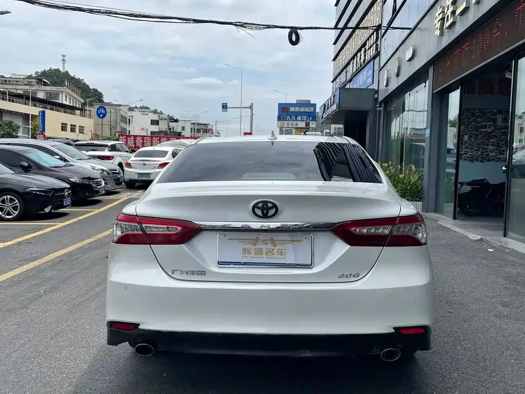 Toyota Camry — фото 9