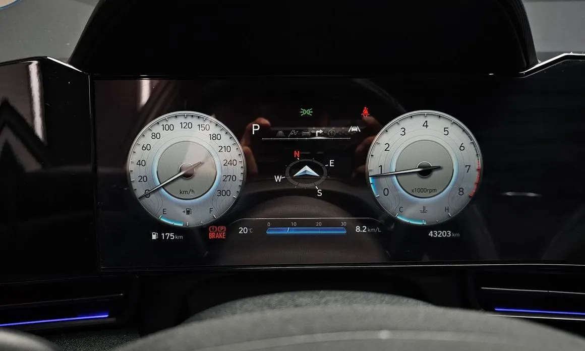 Hyundai AVANTE 2023 из KR, фото 2