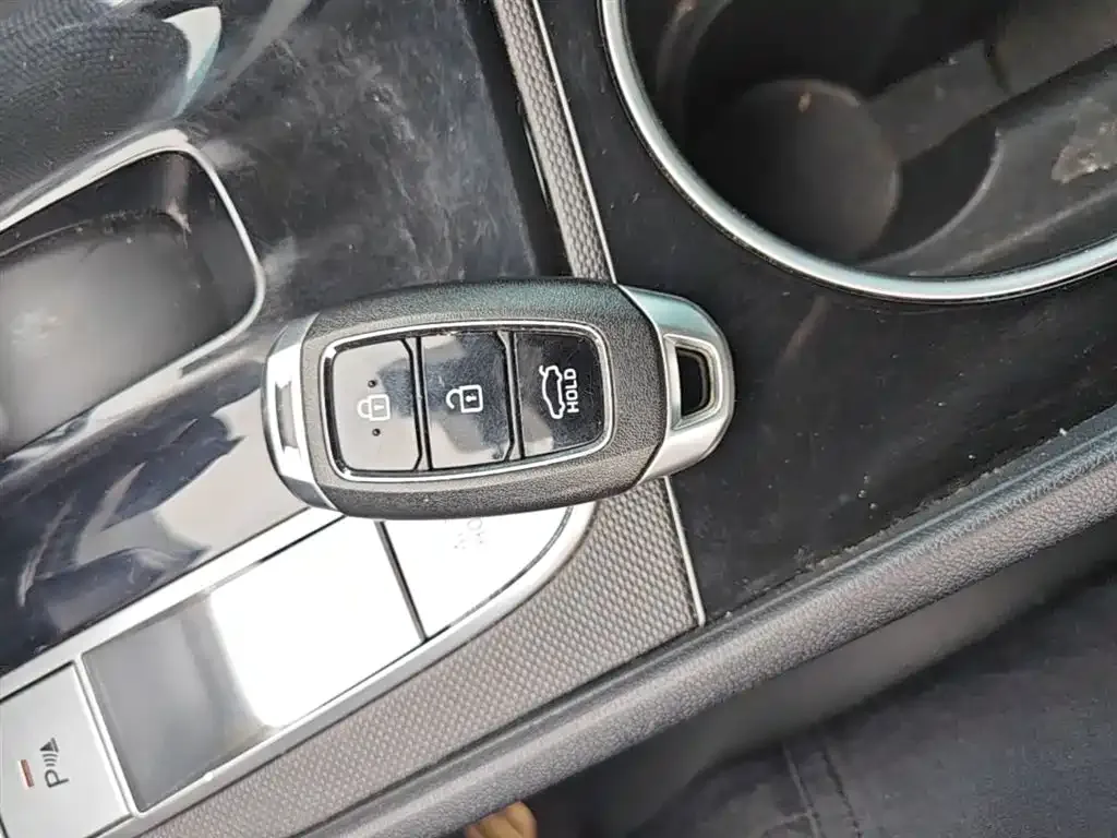 Hyundai Elantra 2023 из CN, фото 3