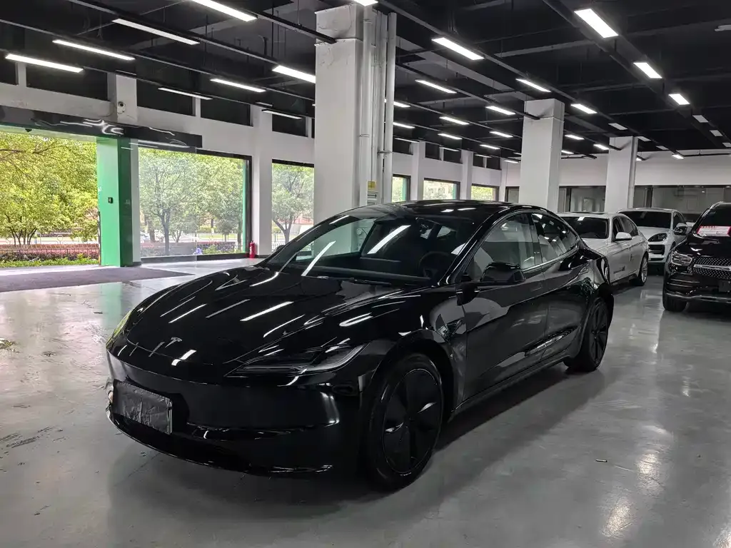 Tesla Model 3 — фото 1