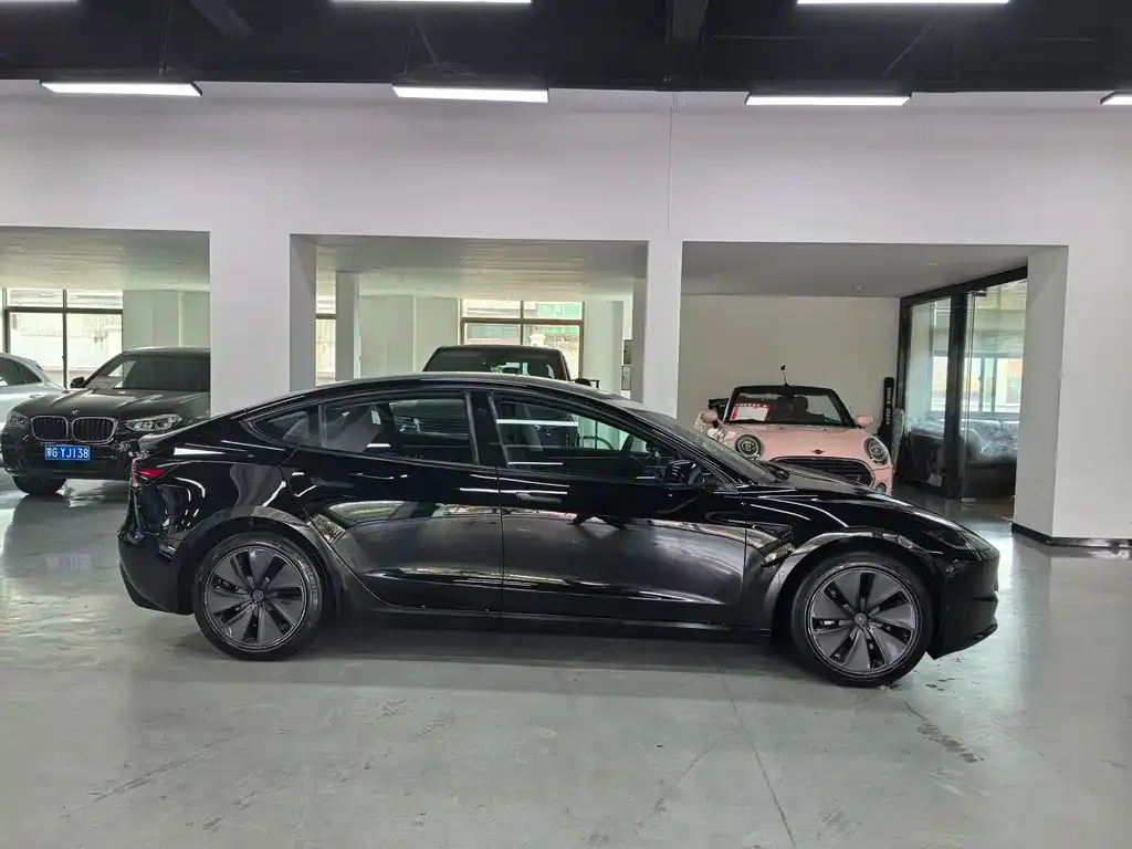 Tesla Model 3 — фото 2