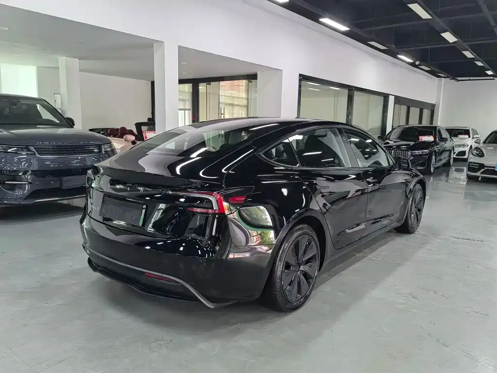 Tesla Model 3 — фото 4