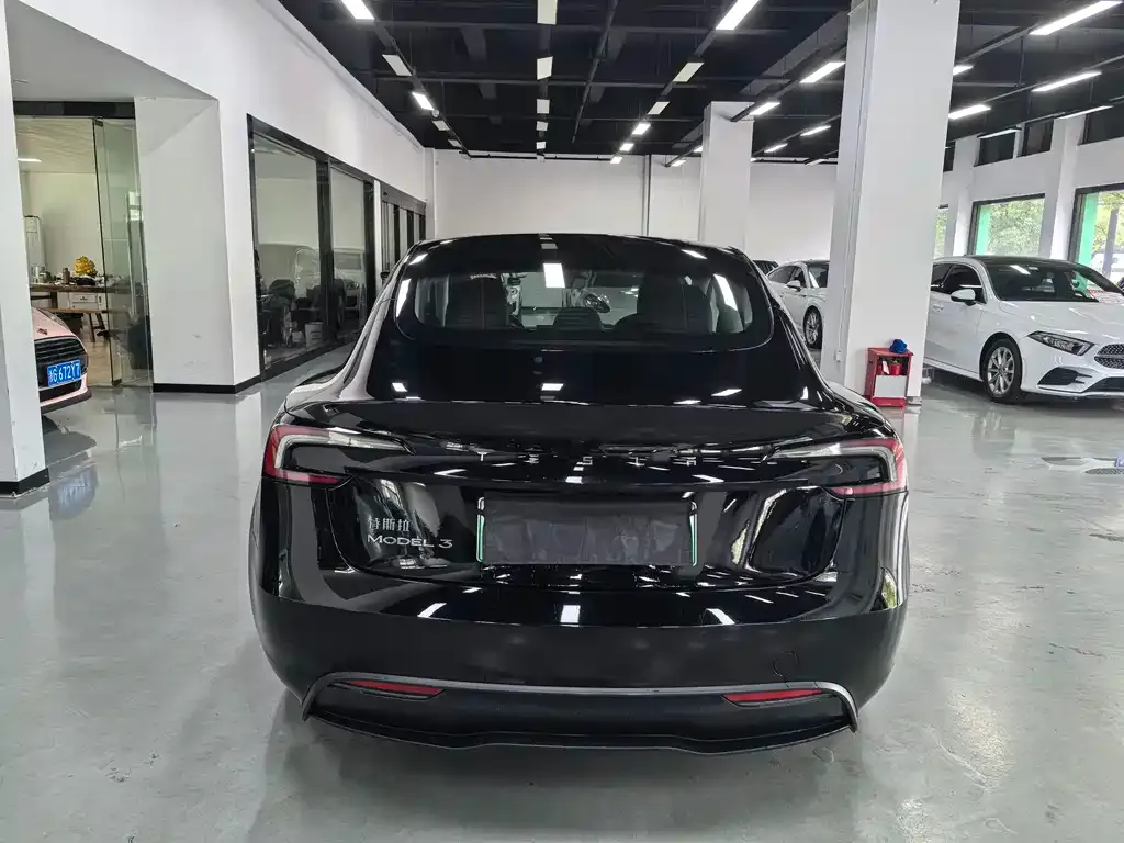Tesla Model 3 — фото 7