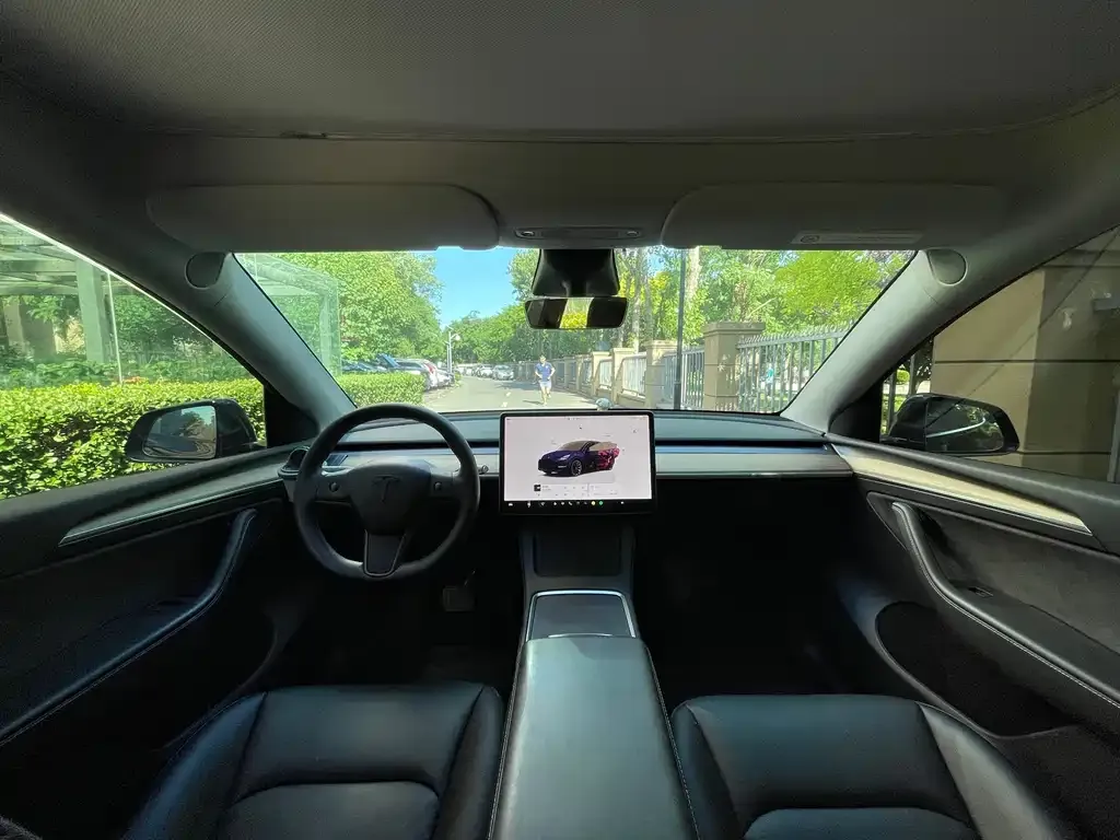 Tesla Model Y — фото 8