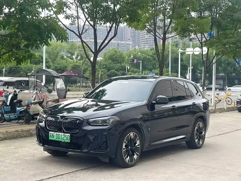 BMW iX3