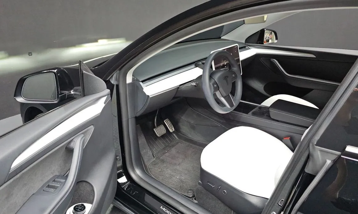 Tesla Model Y — фото 6