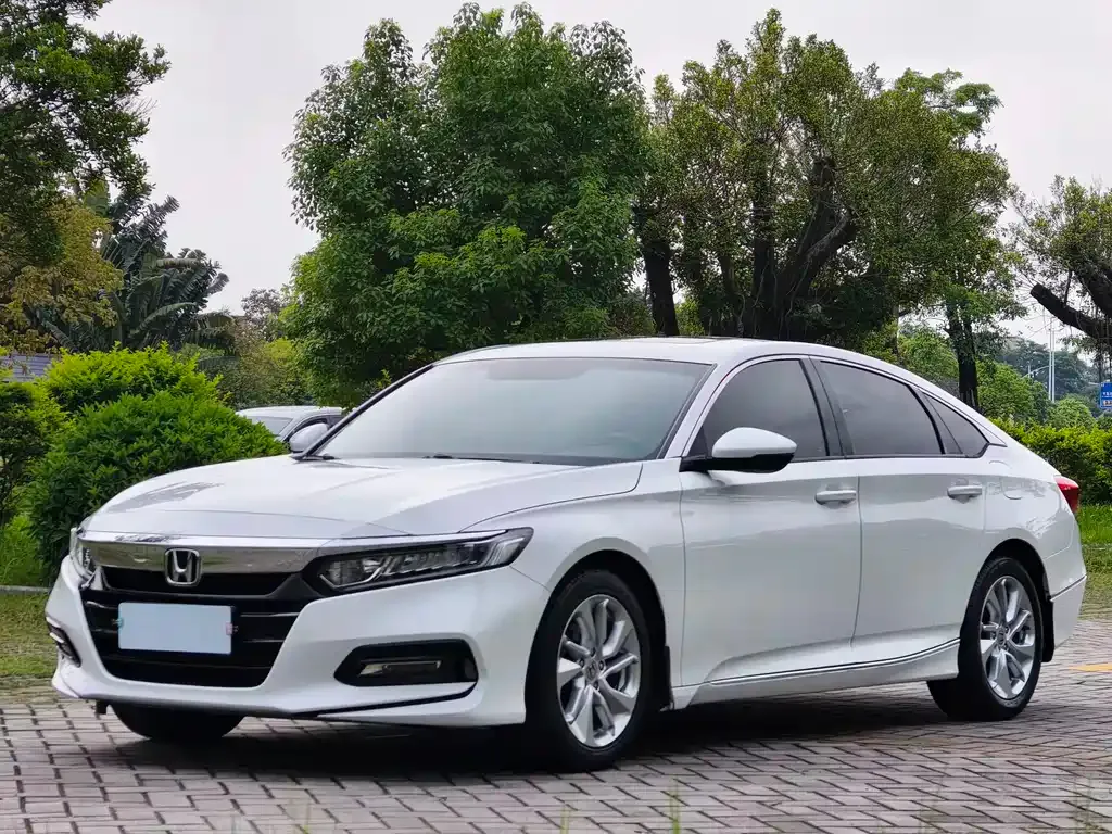 Honda Accord — фото 1