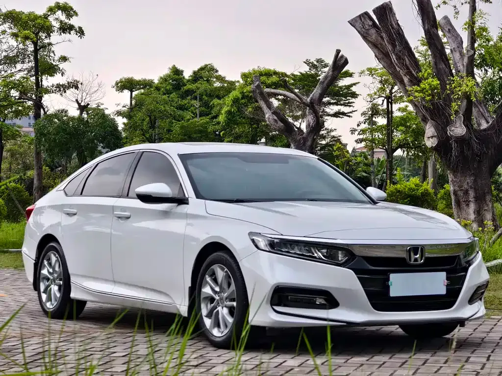 Honda Accord — фото 8