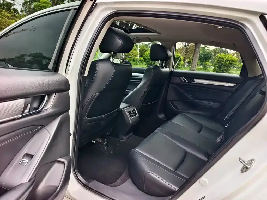 Honda Accord — фото 10