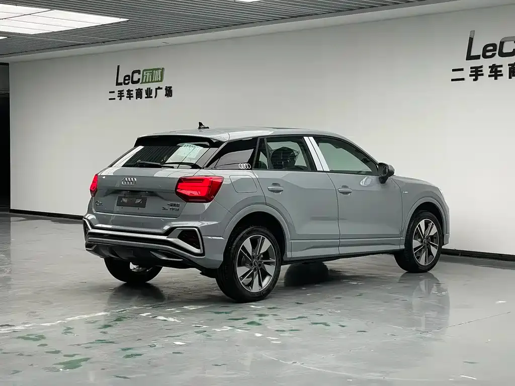 Audi Q2L — фото 4
