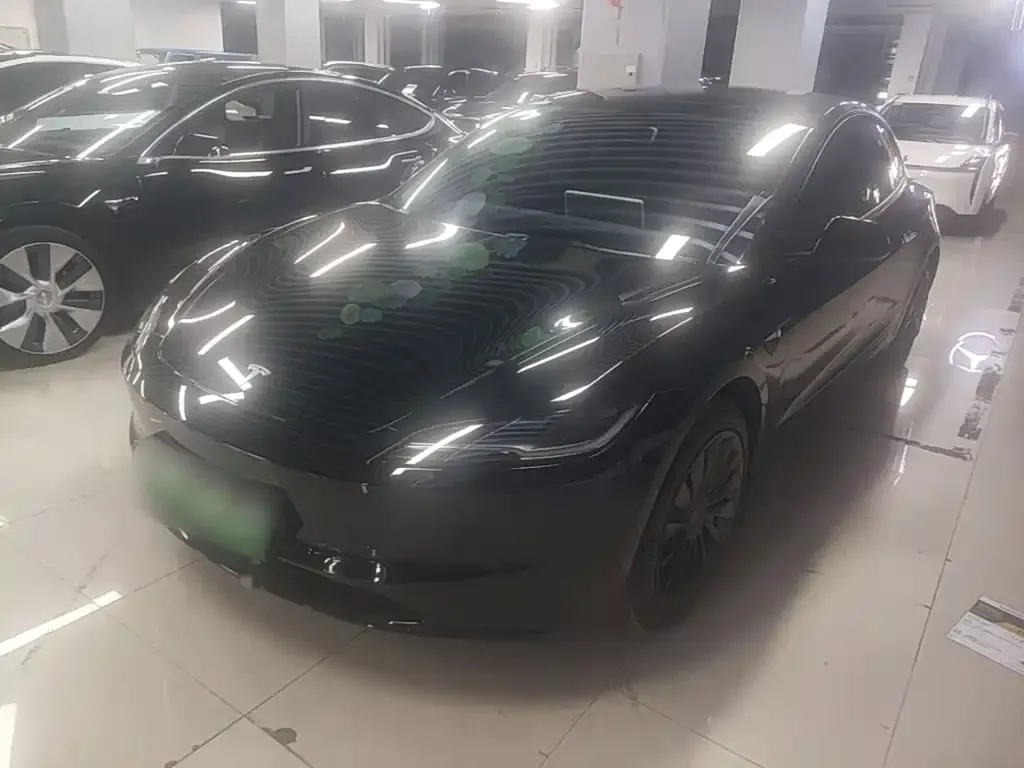 Tesla Model 3 — фото 1