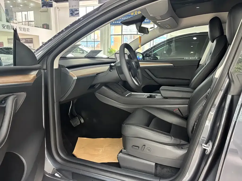 Tesla Model Y — фото 7