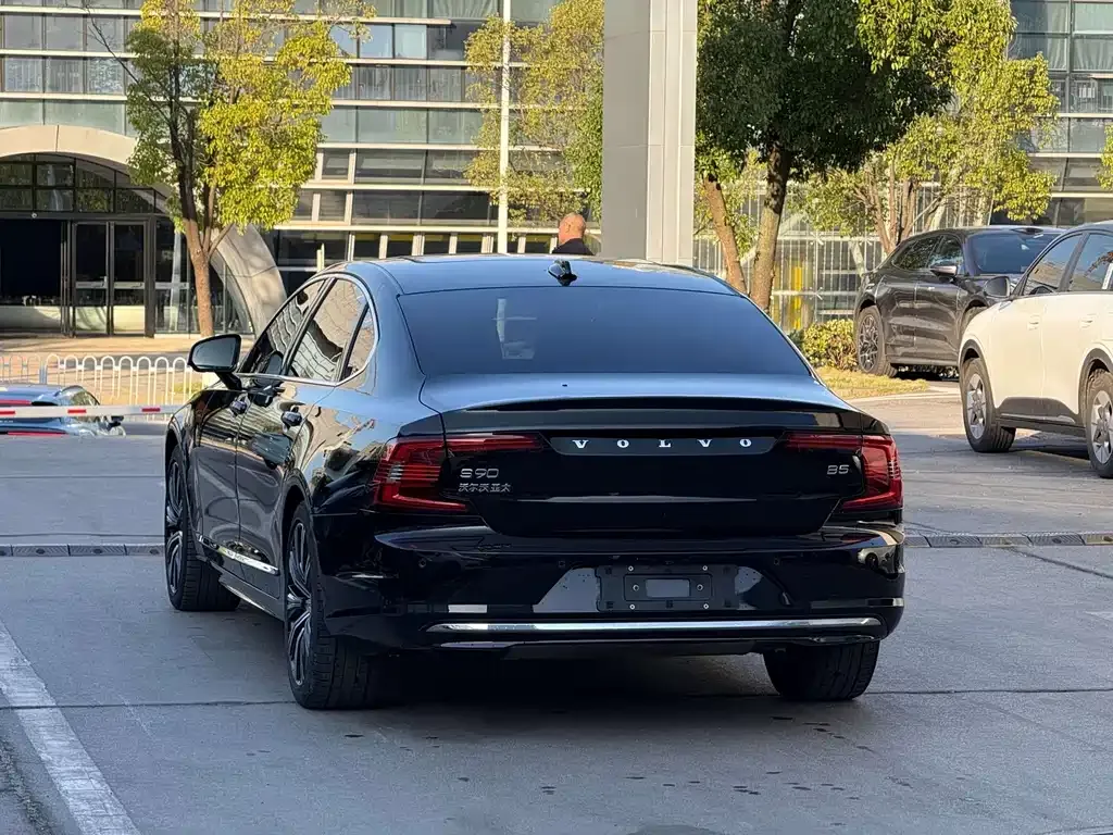 Volvo S90 — фото 9