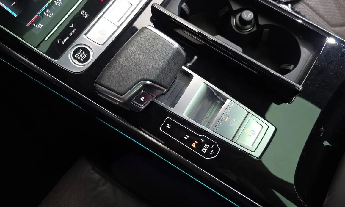 Audi A8 2023 из KR, фото 5