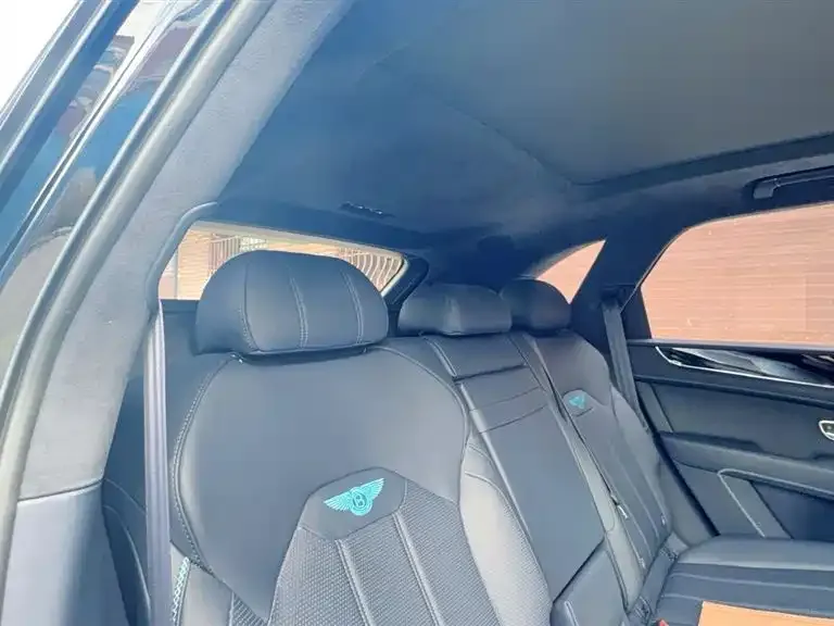 Bentley Bentayga 2021 из CN, фото 4