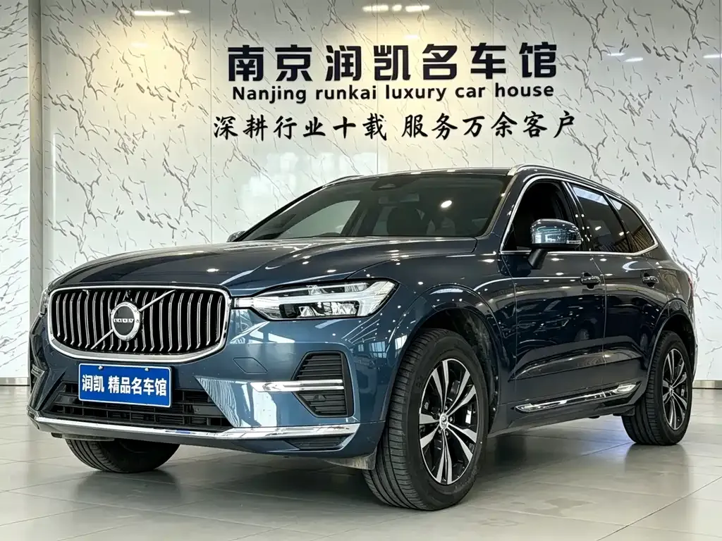 Volvo XC60 — фото 1