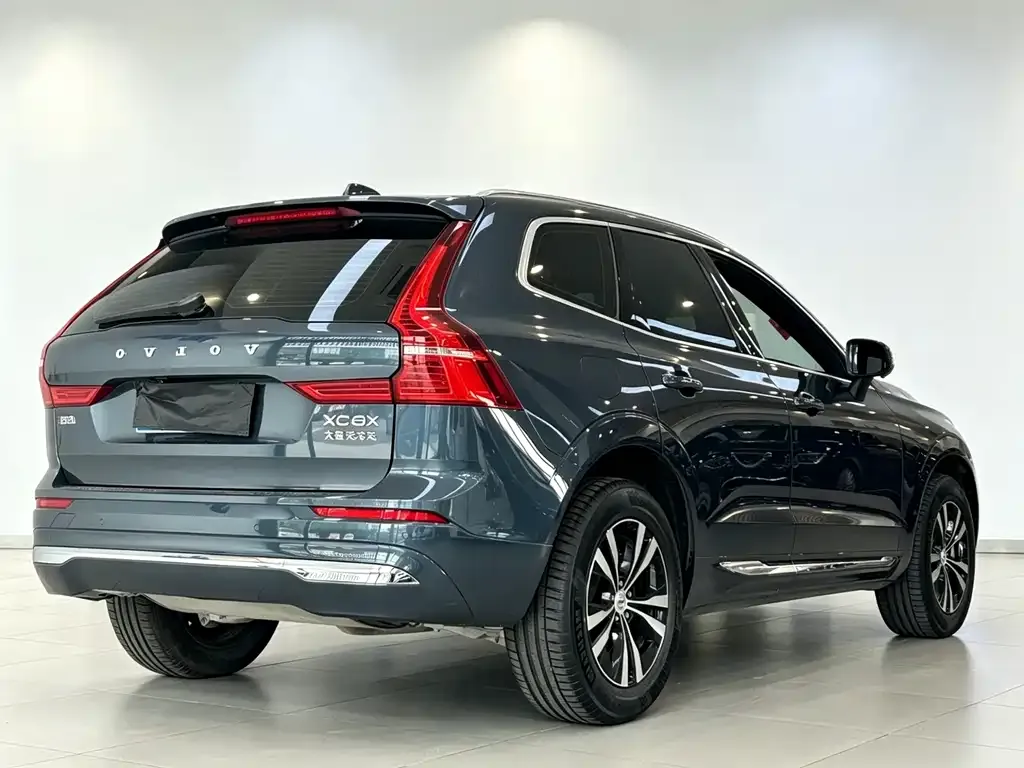 Volvo XC60 — фото 9