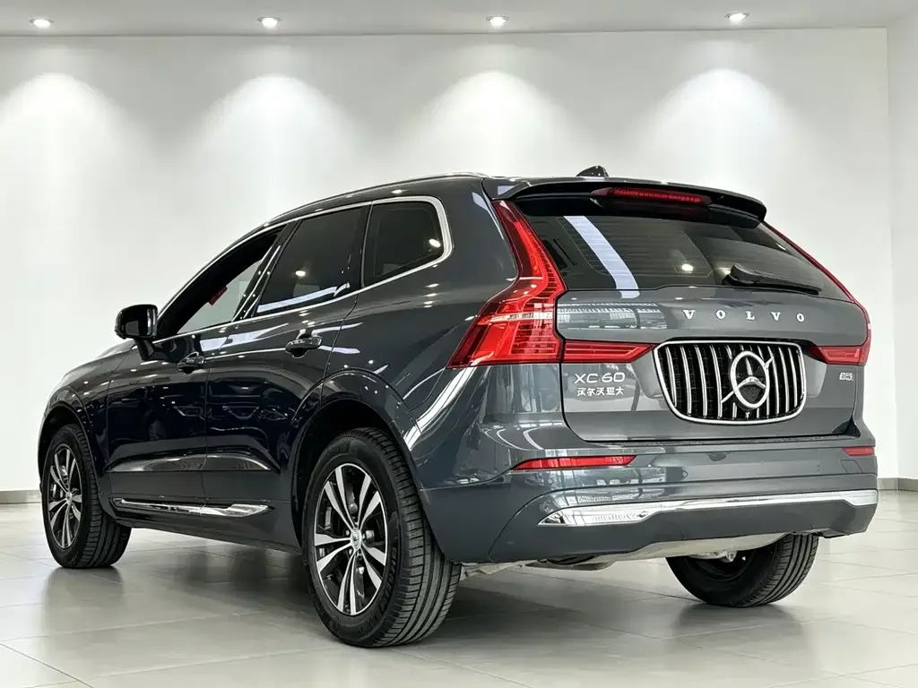 Volvo XC60 — фото 8