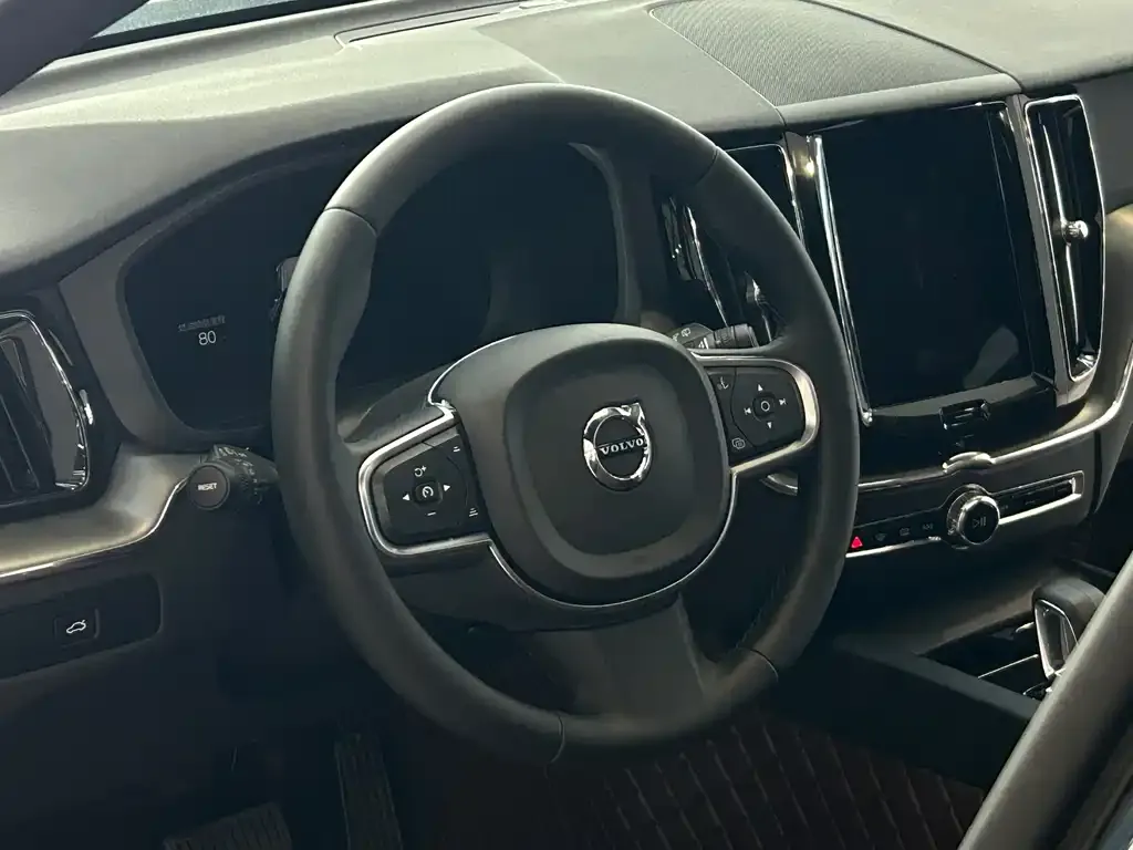 Volvo XC60 — фото 10