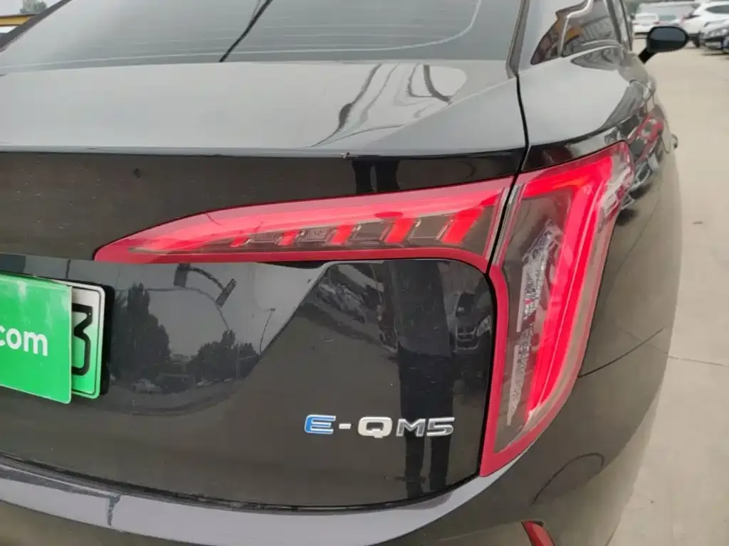 Hongqi E-QM5 — фото 6