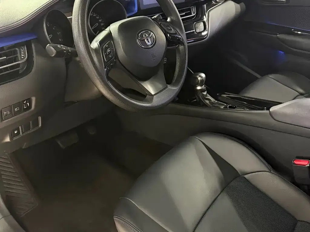 Toyota C-HR — фото 4