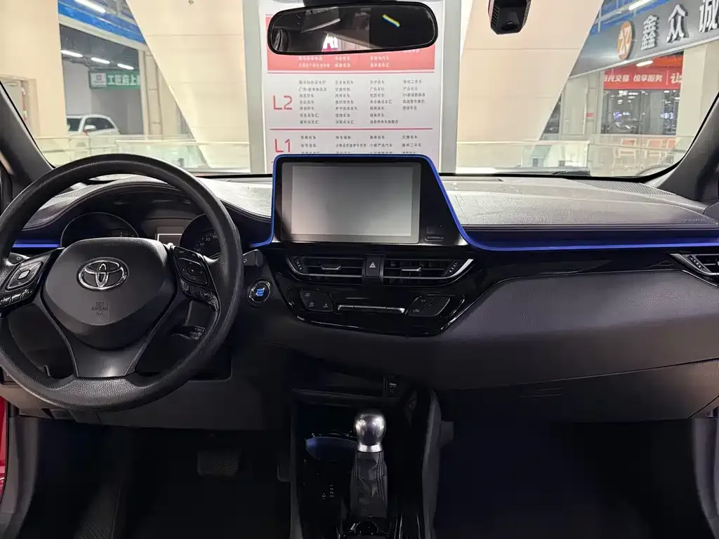 Toyota C-HR — фото 2