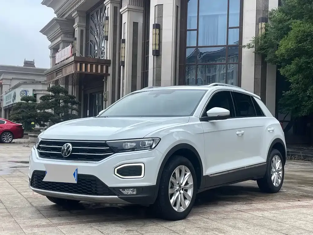 Volkswagen T-Roc — фото 1