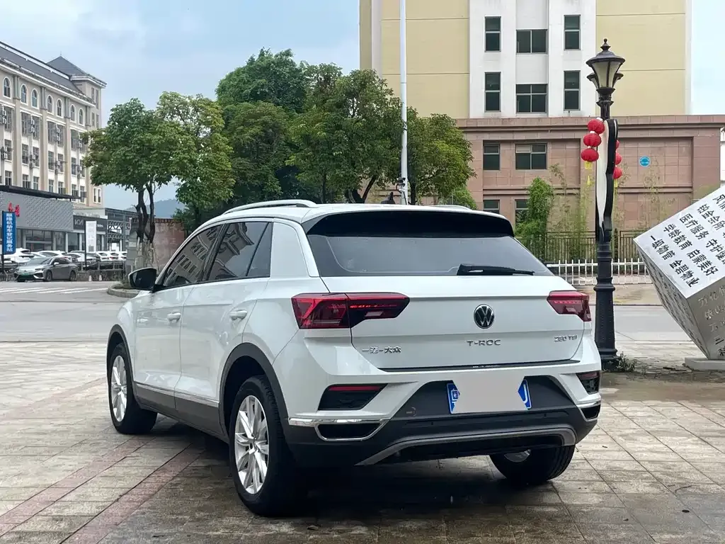 Volkswagen T-Roc — фото 7